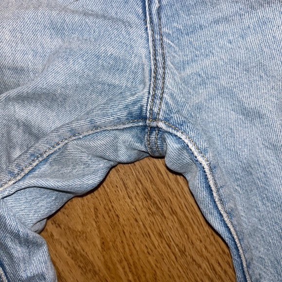 Levi’s Ribcage Straight Distressed Denim - Picture 7 of 7